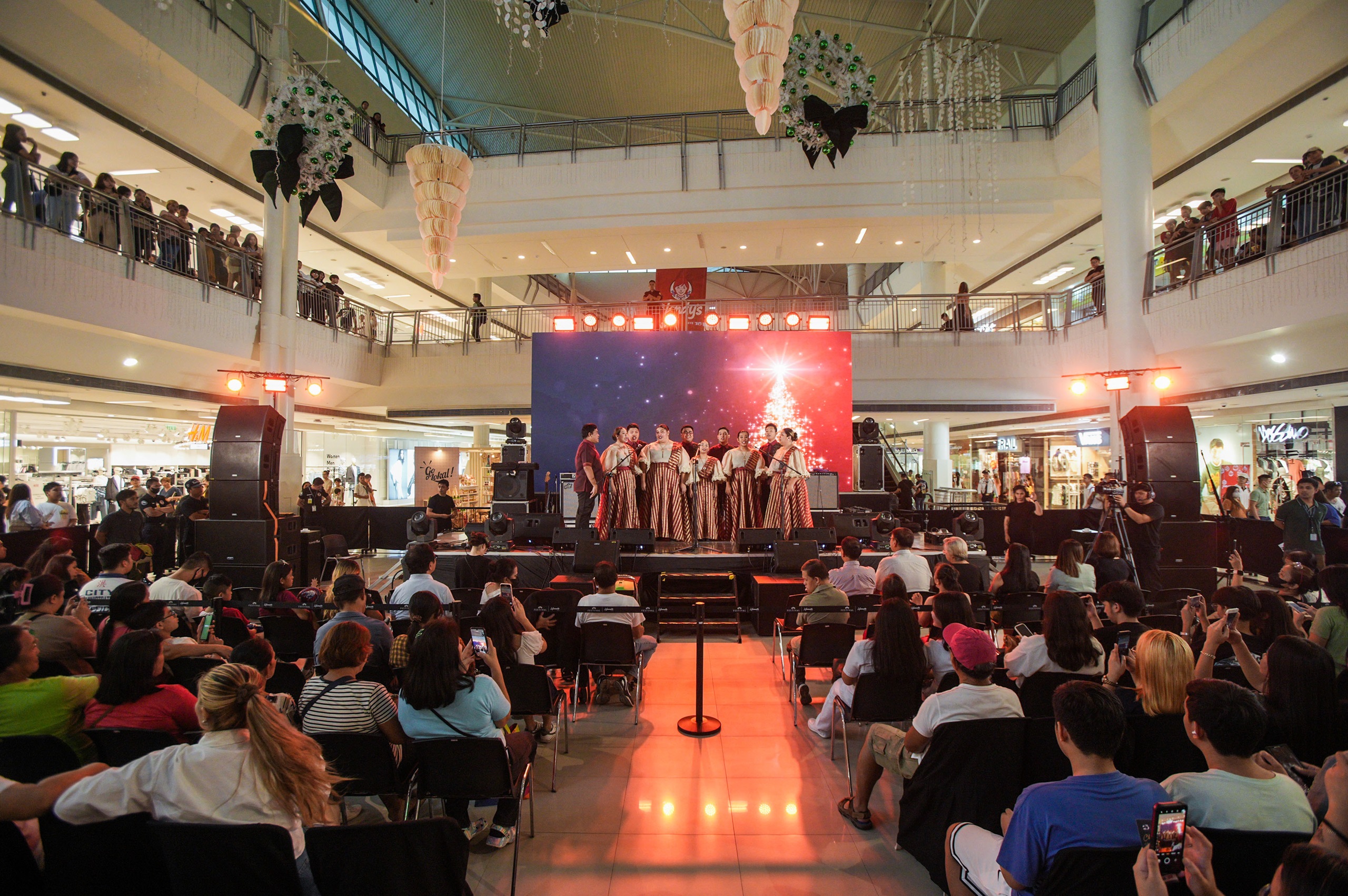 Christmas at Lifemalls event