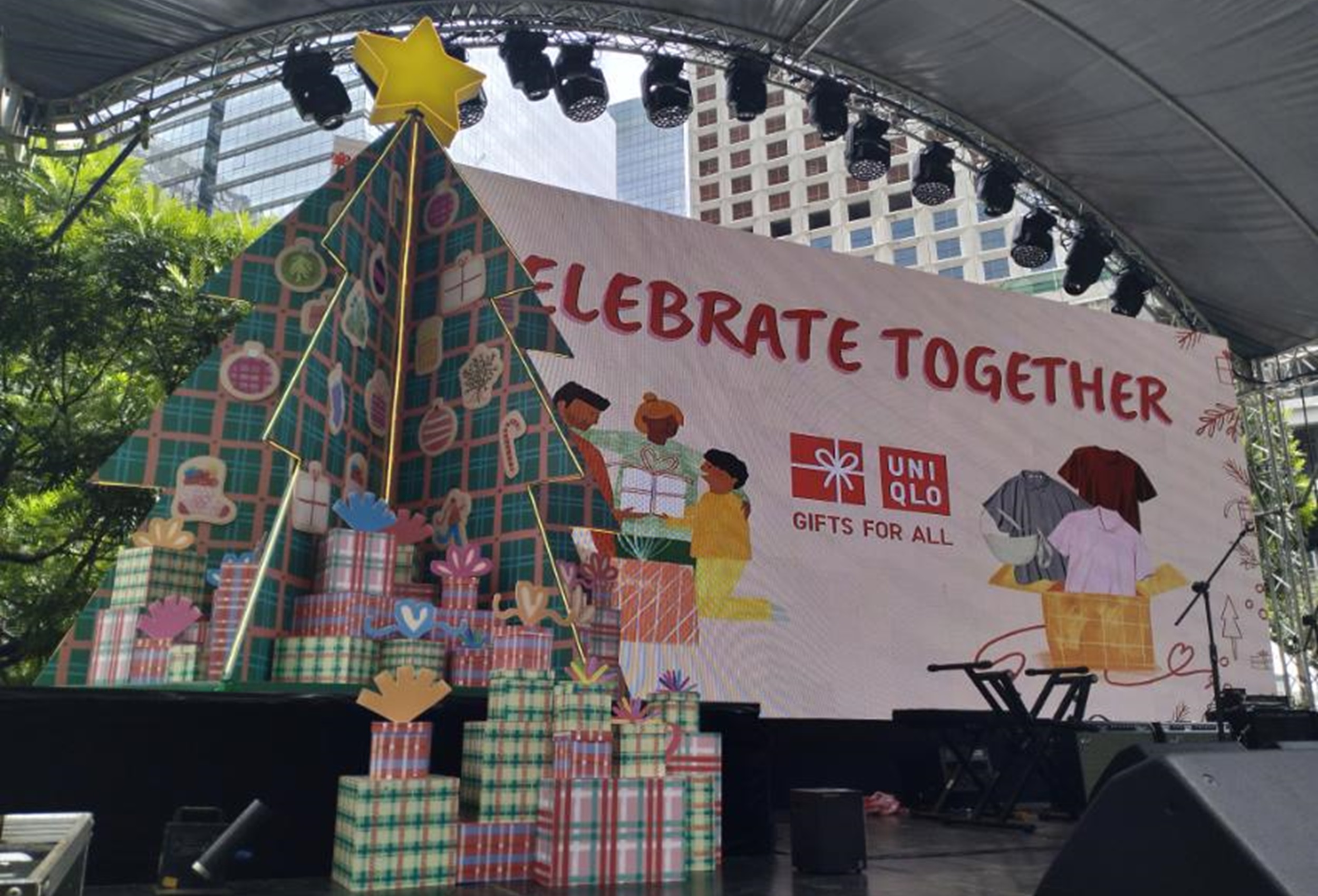Uniqlo Christmas Tree